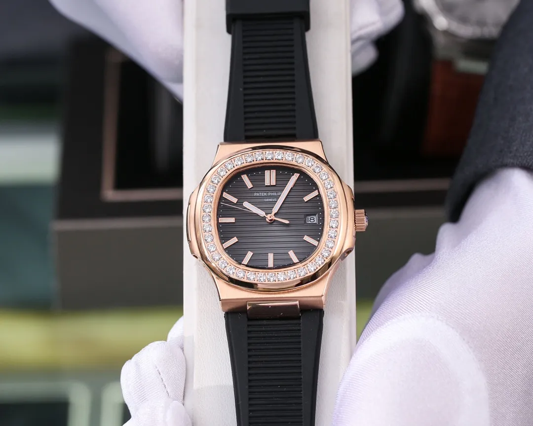 【High-end replica】💰1300! Patek Philippe [Fu] replica of the thinnest steel watch king 5711 Nautilus, the king of steel watches PP Patek Philippe 5711 is the best in the entire network equipped with a fully automatic mechanical movement, customized ergonomic strap, equipped with a full stainless steel belt, imported calf leather belt, rubber belt, combined with genuine products, the Patek Philippe with the best experience on the entire network! Welcome to reprint!